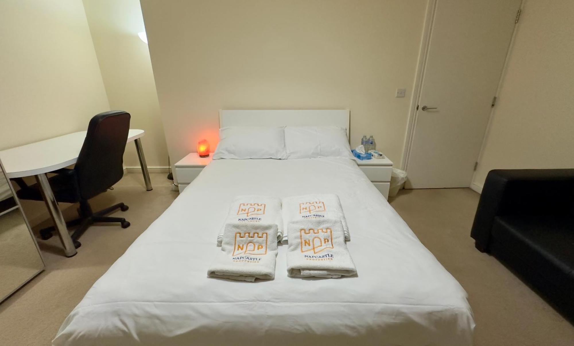 Napcastle Caledonian Park Hotel Лондон Екстериор снимка