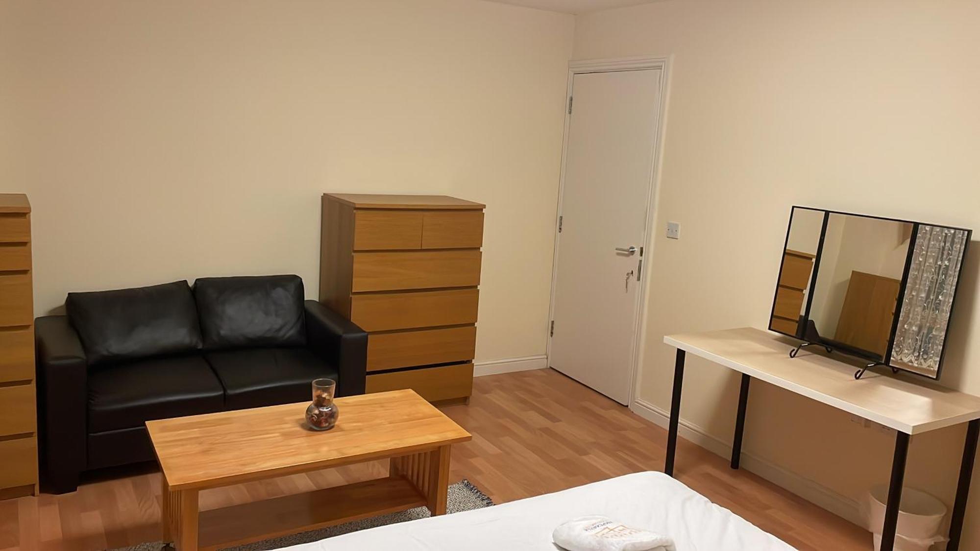 Napcastle Caledonian Park Hotel Лондон Екстериор снимка
