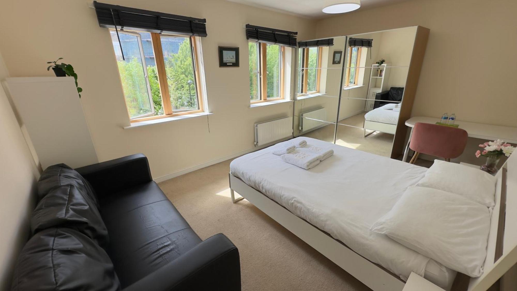 Napcastle Caledonian Park Hotel Лондон Екстериор снимка