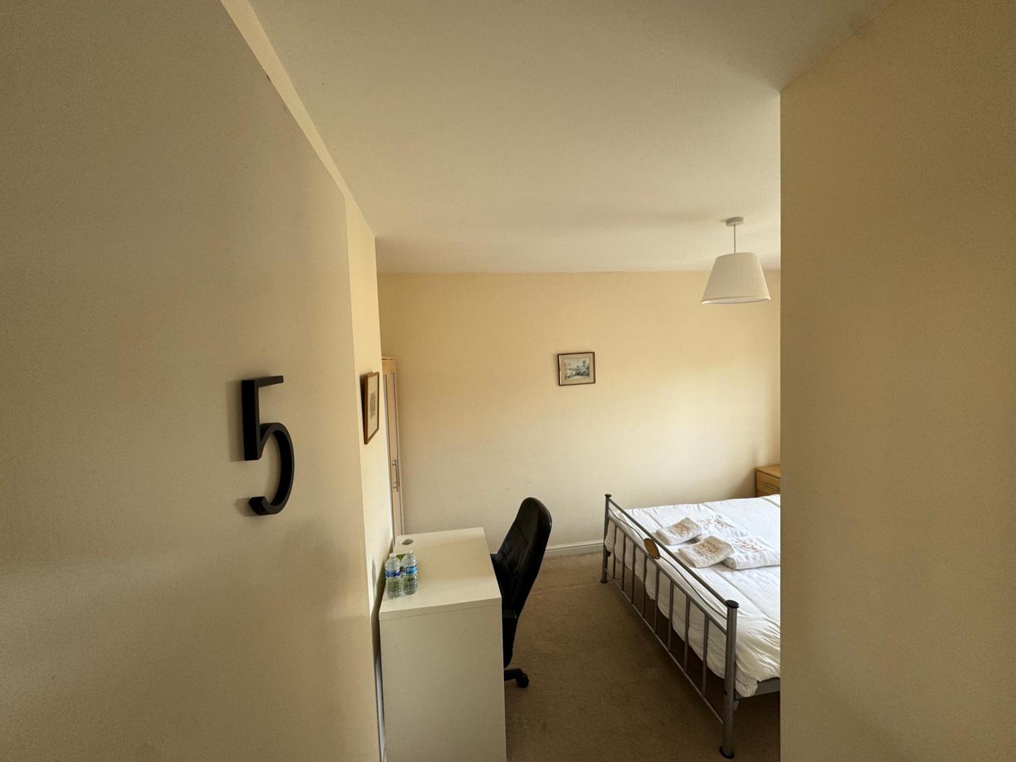 Napcastle Caledonian Park Hotel Лондон Екстериор снимка
