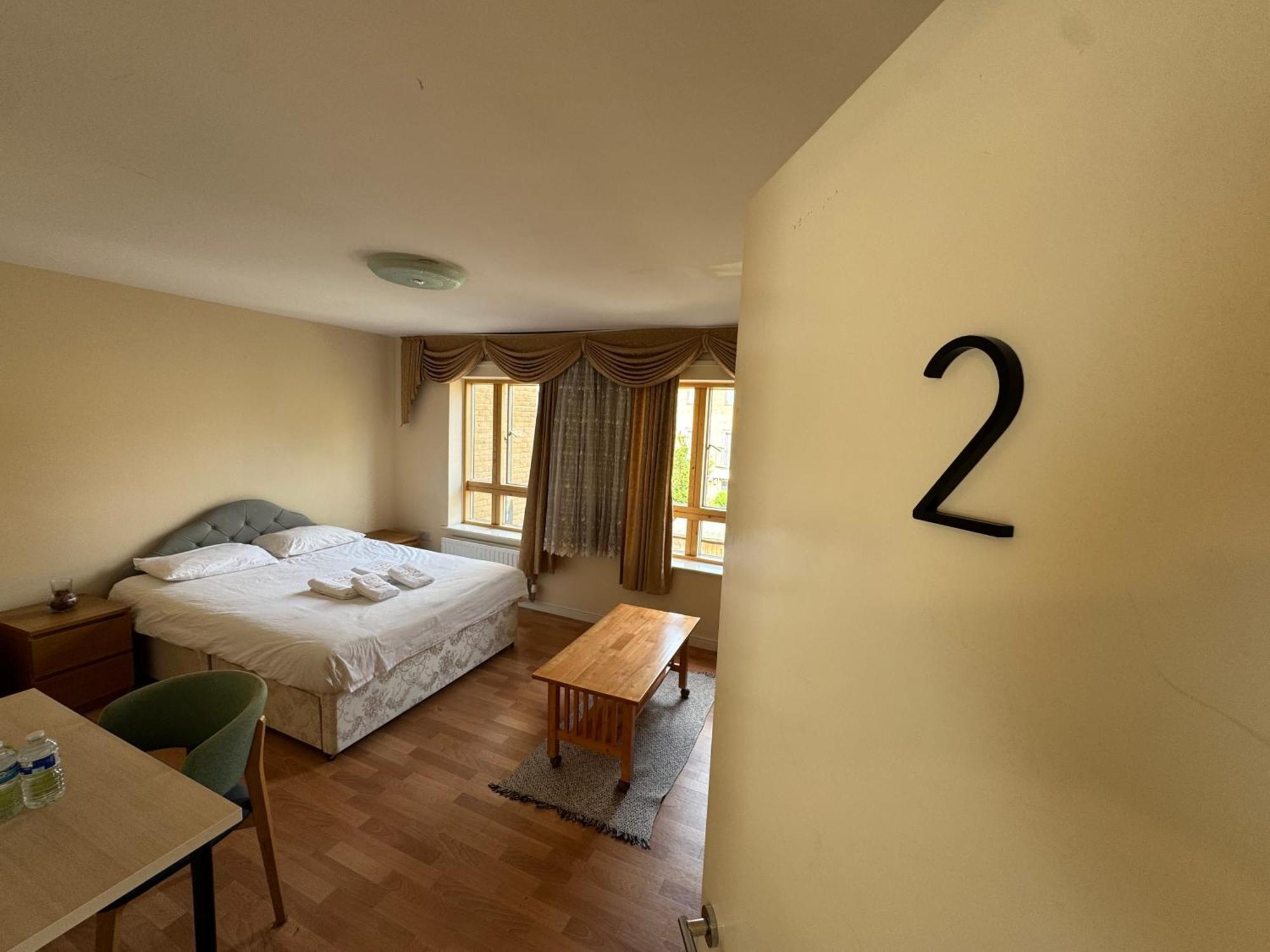 Napcastle Caledonian Park Hotel Лондон Екстериор снимка