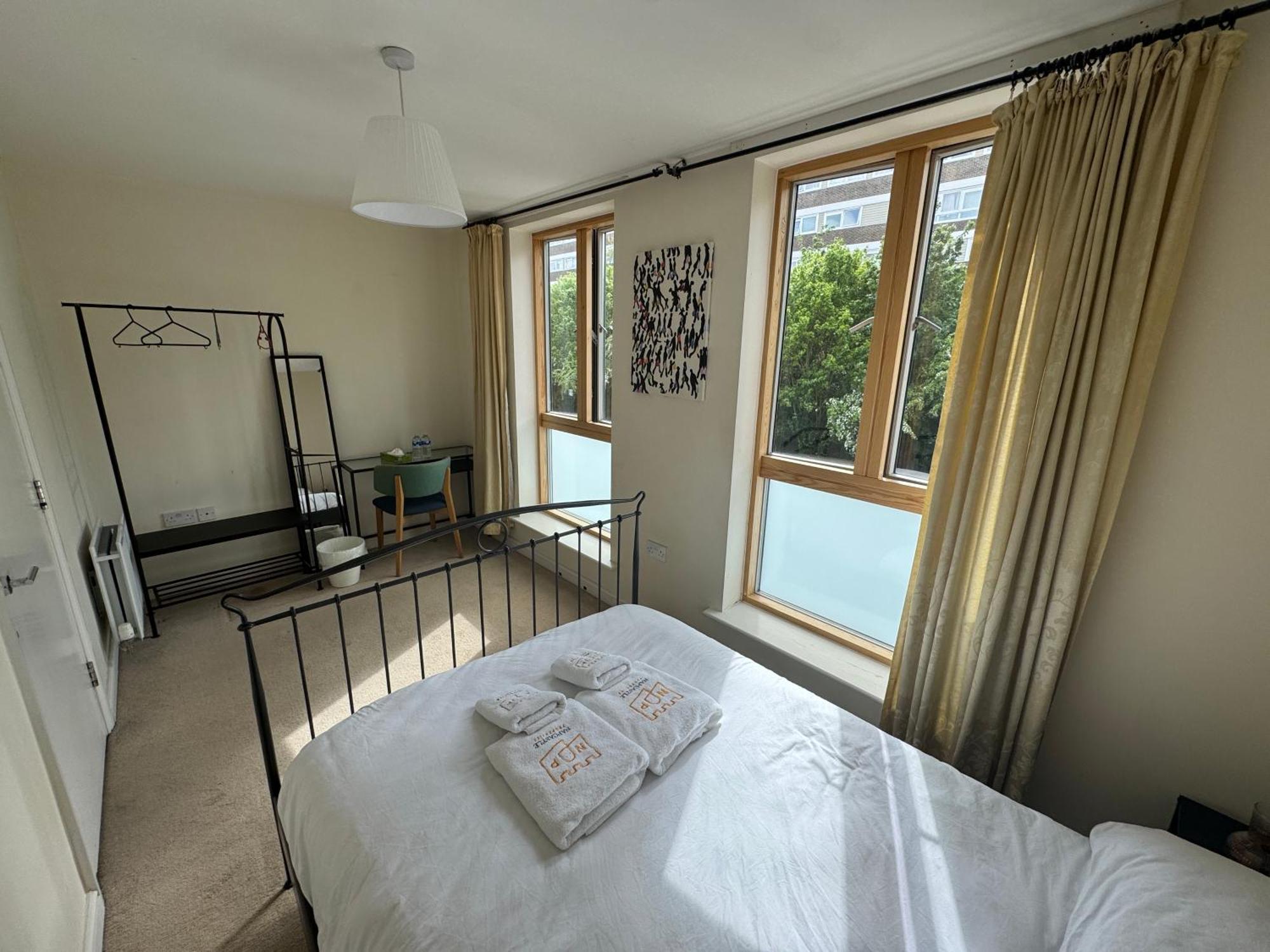 Napcastle Caledonian Park Hotel Лондон Екстериор снимка