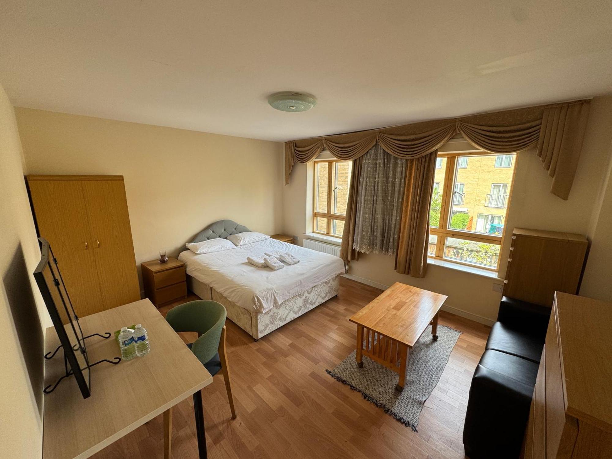 Napcastle Caledonian Park Hotel Лондон Екстериор снимка